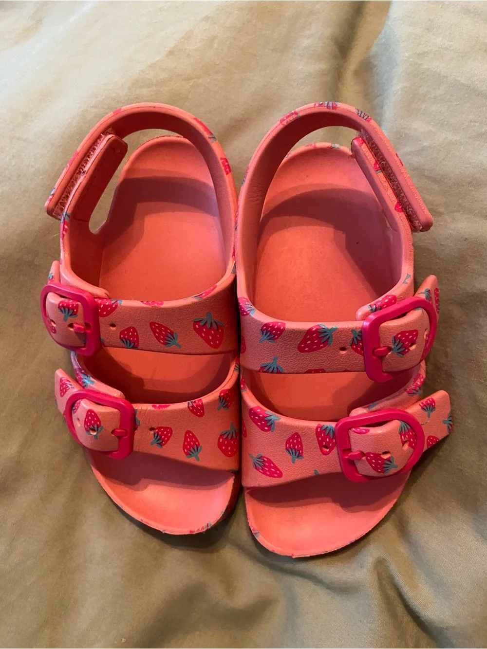 Strawberry 9/10T sandals